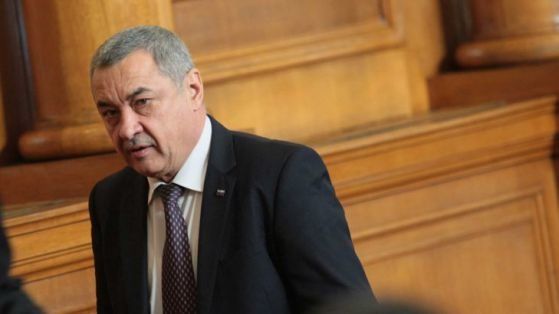 Вицепремиерът Валери Симеонов избухна във Фейсбук срещу мнозинството в парламента