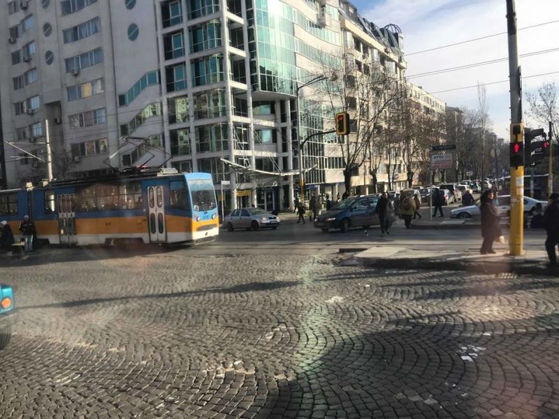 Голяма авария е оставила без градски транспорт част от София.