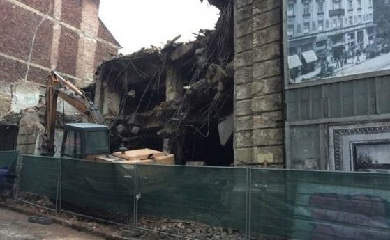 Граждани сигнализираха в министерство на културата че се разрушава сграда