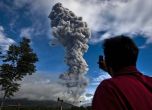 Вулкан разлюля остров Суматра с най-мощното си изригване за годината (видео)