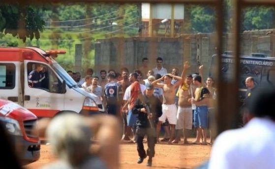 Бунт избухна в бразилски затвор Въоръжени затворници разбили решетките и