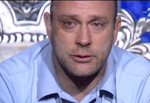 Емоционалният треньор на Левски 2014 Тити Папазов трудно сдържа сълзите