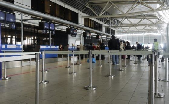 Сигнал за бомба евакуира Терминал 2 на Летище София съобщава