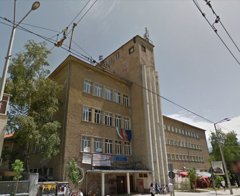 Сградата, с която Министерският съвет вчера компенсира Софийския университет заради