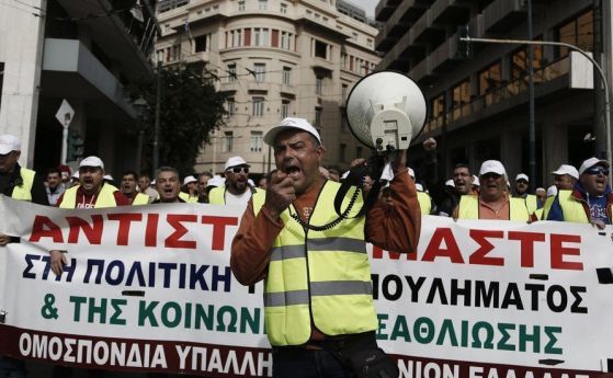 Гръцките транспортни работници обявиха в петък 24 часова стачка в знак