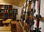 Данъчните запечатаха магазин и ски гардероб в Банско