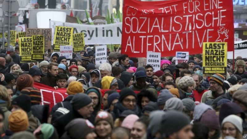 Най-малко 20 000 души протестираха във Виена срещу управляващата коалиция,