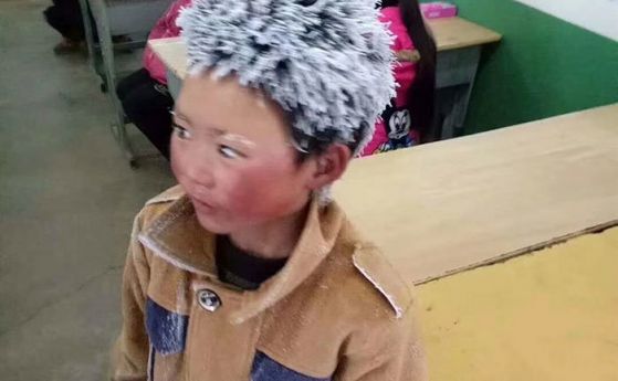 Наскоро снимката на 8 годишно момче от Китай със заскрежена коса