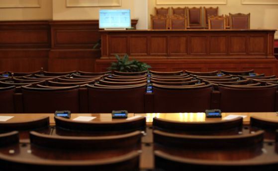 Парламентът ще разгледа вота на недоверие към кабинета Борисов“ 3.