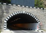 Верижна катастрофа затвори тунела Топли дол на „Хемус“, има ранени