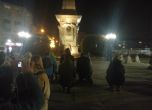 Протестът в защита на Пирин се поклони пред паметника на Апостола (снимки)