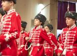 Каракачанов насърчи деца в униформи да се възпитават в 'гвардейски патриотизъм'