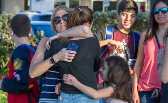 Най малко 17 души бяха убити при стрелба в гимназия Марджъри