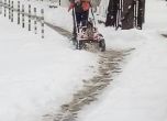 Чистят и квартални улици, над 180 снегорина на терен в София