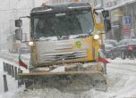 Снегът затвори пътища и магистрали. Оставете автомобила - градският транспорт е по-безопасен днес, зоват от общината в София