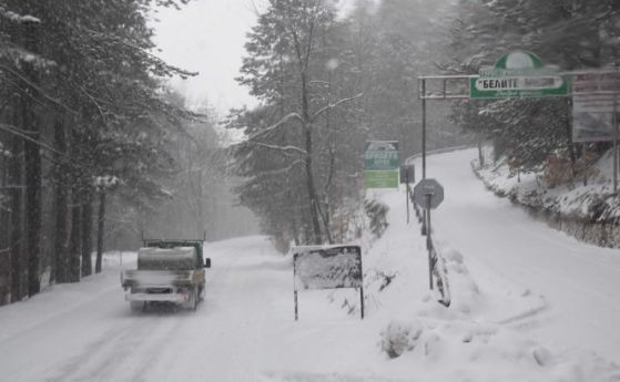961 училища са в дървена ваканция днес заради снега и