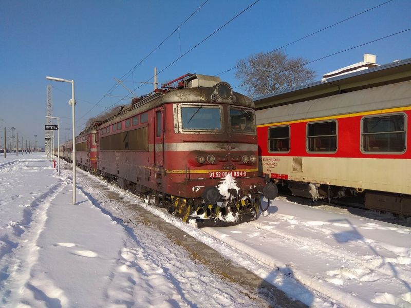 С три часа закъснение бързият влак от София за Бургас