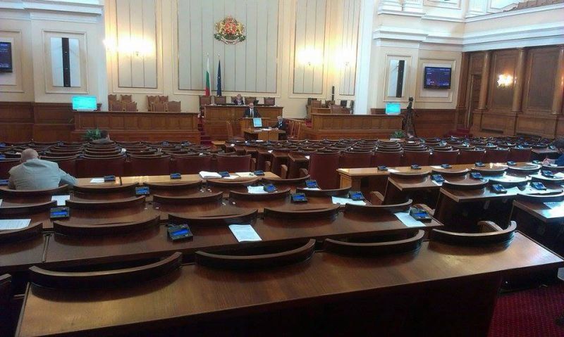 Министърът на енергетиката в оставка Теменужка Петкова е прекъснала отпуската