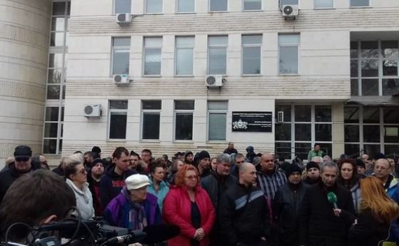 Шествието на протестиращите пловдивчани в защита на д р Иван Димитров
