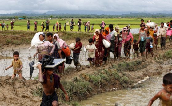 Етническото прочистване на рохингите в Мианмар продължава повече от шест