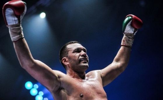 Звездата ни в профибокса Кубрат Пулев се завърна в България