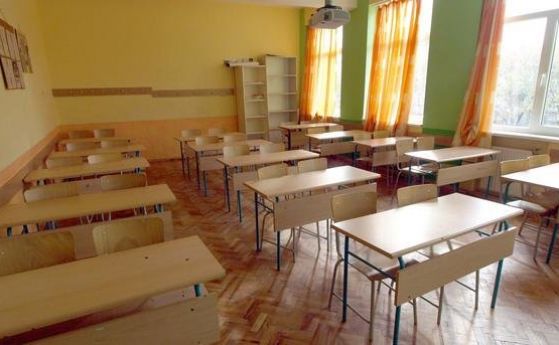 Учителка от елитно училище в Пазарджик е наказана с Предупреждение