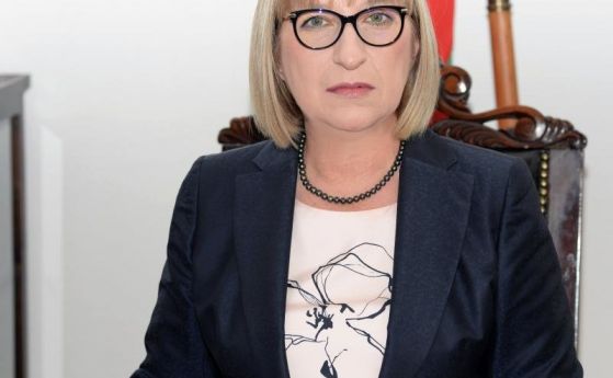Сестрата на правосъдния министър Цецка Цачева е била жертва на