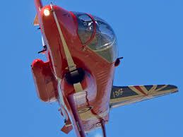 Реактивен самолет от британската акробатична ескадрила Червени стрели (Red Arrows)