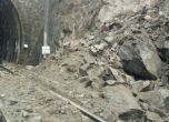 Скала блокира линията Пловдив-Карлово