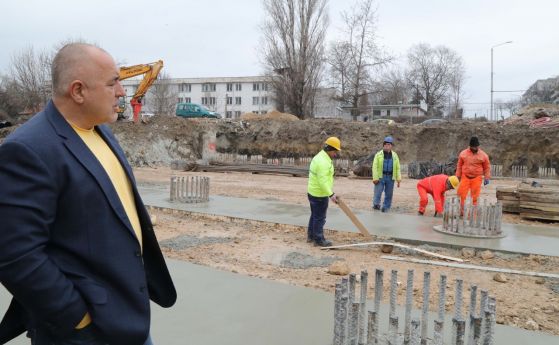 Докато чака Ердоган, Борисов инспектира строителството на булевард във Варна