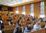 Бъдещи журналисти пишат за 'Мрежата като оръжие' на изпит в Софийския университет