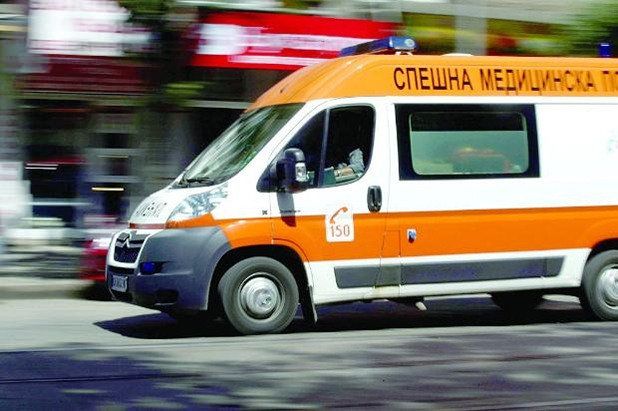 Такси се удари в маршрутка в столичния квартал Овча купел. Инцидентът