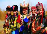 Монголската мода през вековете и пакистанско съвременно изкуство на фестивала за азиатска куртура