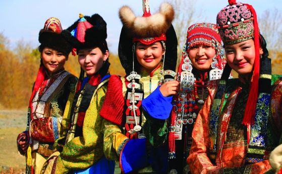 Монголската мода през вековете националната палестинска танцова група пакистанско съвременно