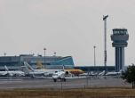Граничарите на летище София не пуснали цял самолет без проверка умишлено, твърди Радев