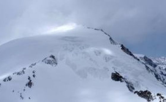 Четирима туристи загинаха в Швейцарските Алпи а други петима са