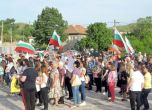 Стотици жители на Попинци протестираха срещу нов рудник край селото