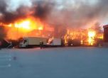 Двама са пострадали при пожара в склад в Красна поляна, собственичката подозира умишлен палеж