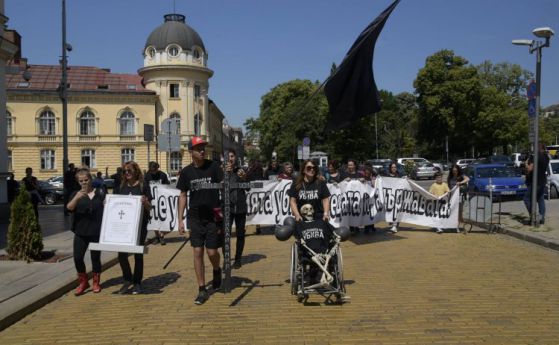  В Норвегия системата лишава децата, в България напряко ги убива 