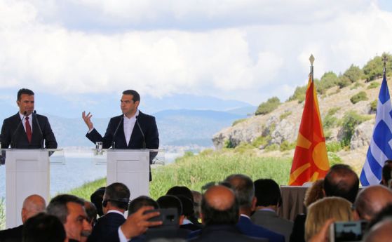  Атина и Скопие подписаха историческия контракт за името на Македония 