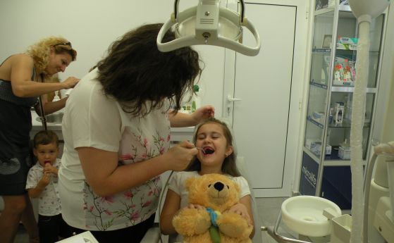 Посещението при зъболекар може да е стресиращо и за детето