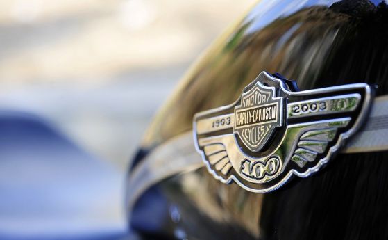 Американският производител на мотоциклети Харли Дейвидсън   Harley Davidson обяви че изнася от САЩ