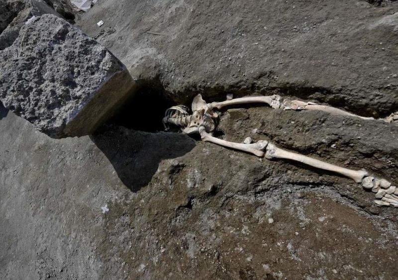 Археолози откриха скелета на човек, загинал при загадъчни обстоятелства. Заради