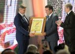 Награди на кило: И европейска личност на годината е... Зоран Заев