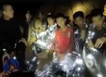 Треньорът на блокираните в пещера деца в Тайланд помоли за прошка