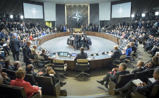  Лидери в НАТО се събраха изключително поради ултиматум на Тръмп 