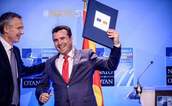 Македонският премиер Зоран Заев и генералният секретар на НАТО Йенс