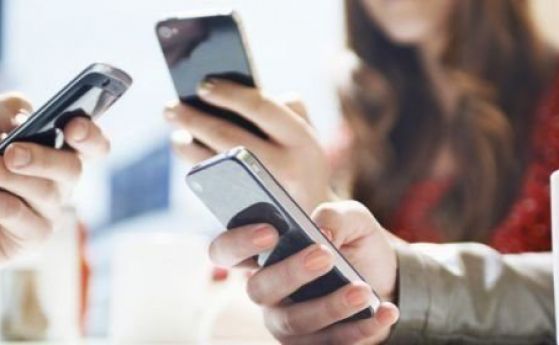 Франция забранява със закон употребата на мобилни телефони в училищата