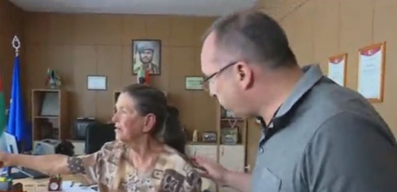 Министър Порожанов се срещна и с леля Дора, като й