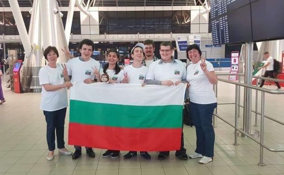 Всички участници в българския отбор на Международната олимпиада по биология